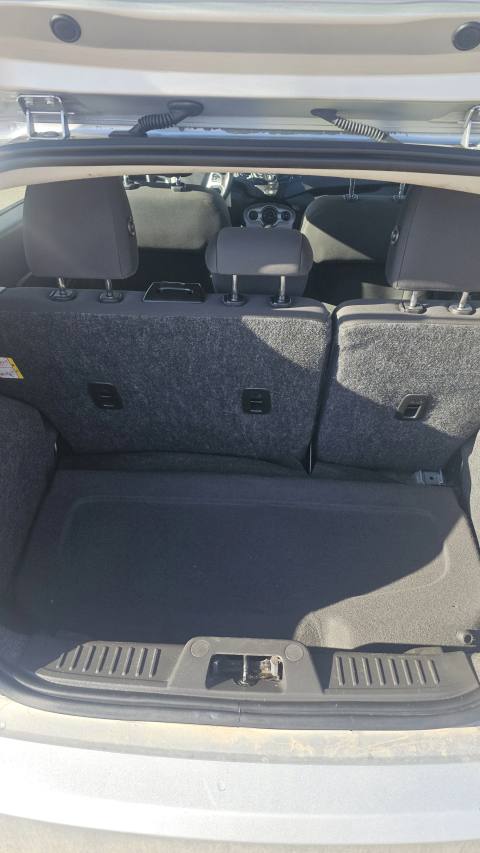 Vehicle photo 9