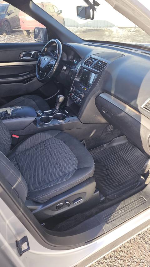 Vehicle photo 11