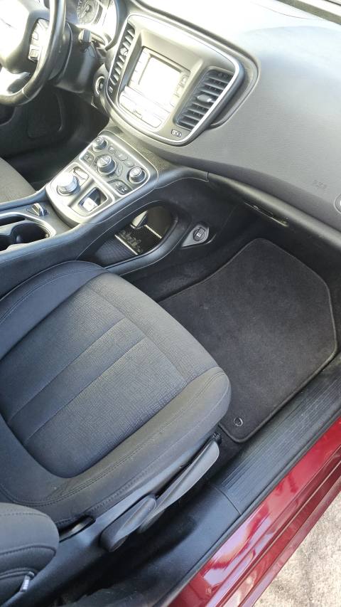 Vehicle photo 12