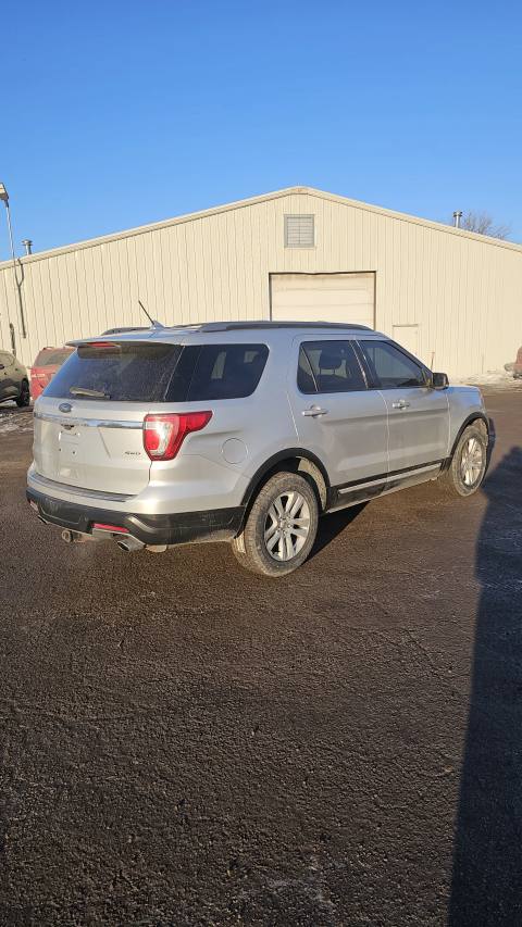 Vehicle photo 7