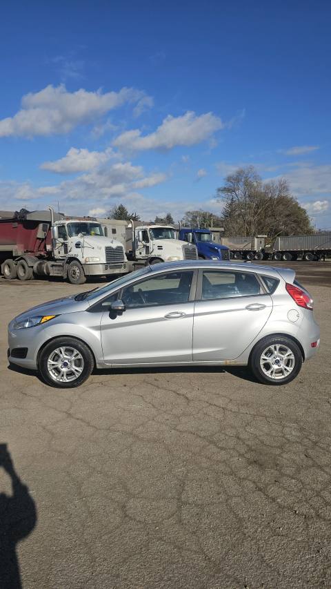 Vehicle photo 4