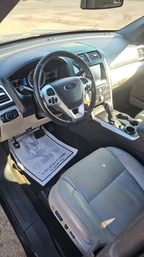 Vehicle photo 11