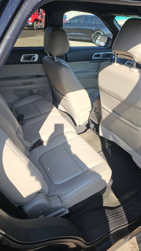 Vehicle photo 14