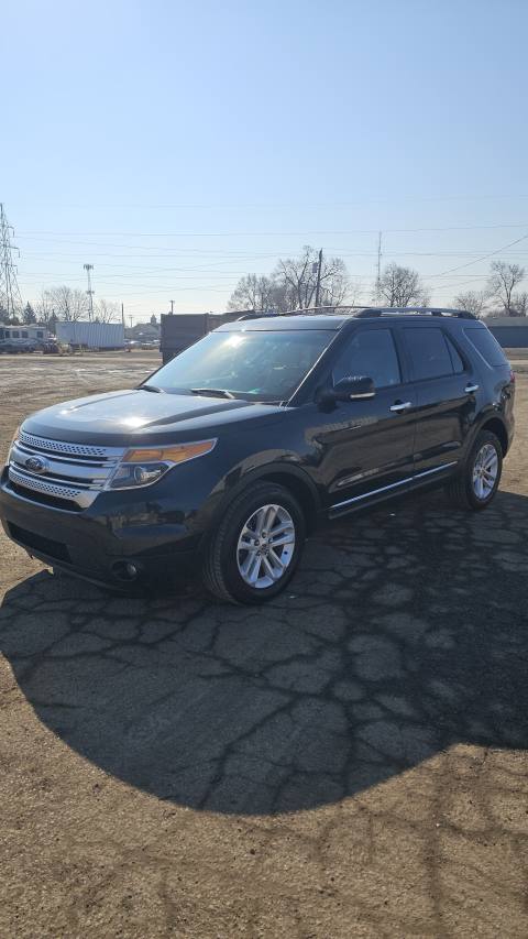 Vehicle photo 2