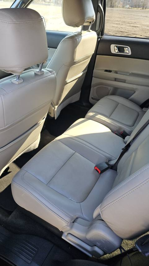Vehicle photo 13
