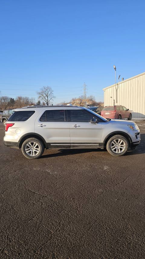 Vehicle photo 5