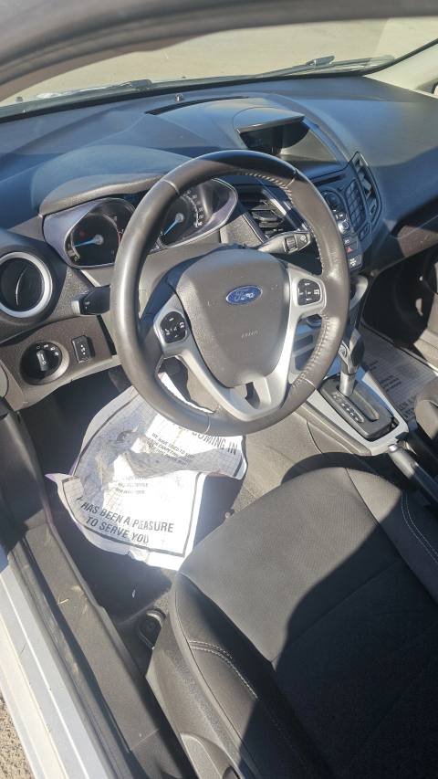 Vehicle photo 10