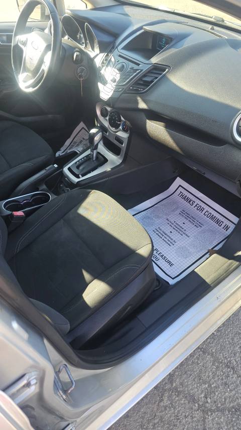Vehicle photo 11