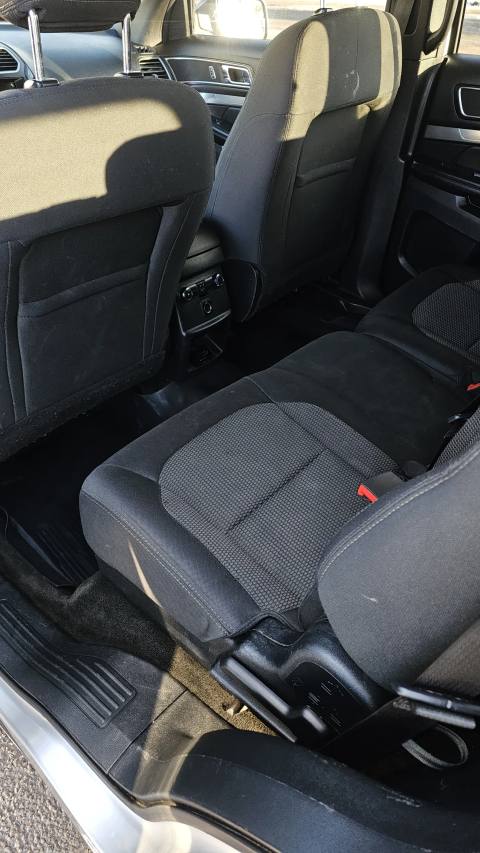 Vehicle photo 12