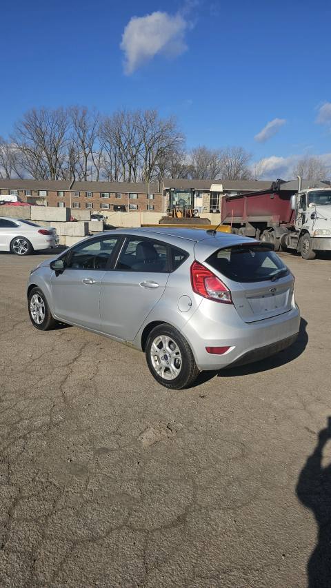 Vehicle photo 6