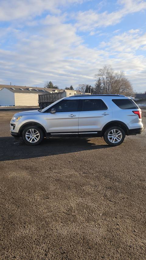 Vehicle photo 4