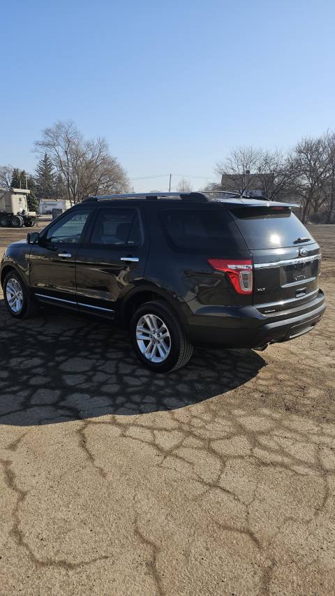 Vehicle photo 6