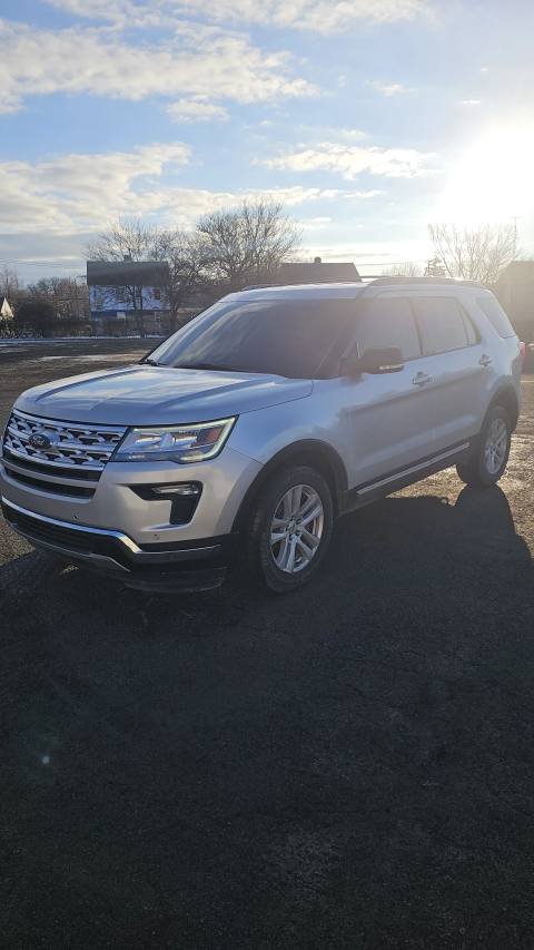 Vehicle photo 3