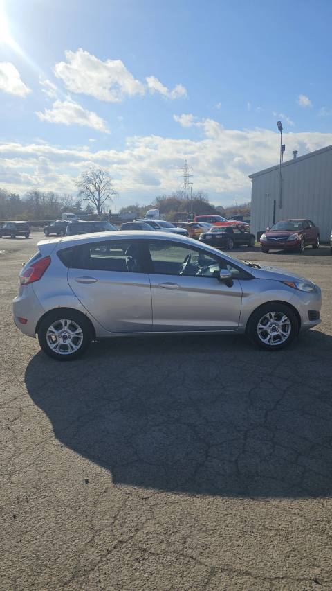 Vehicle photo 5