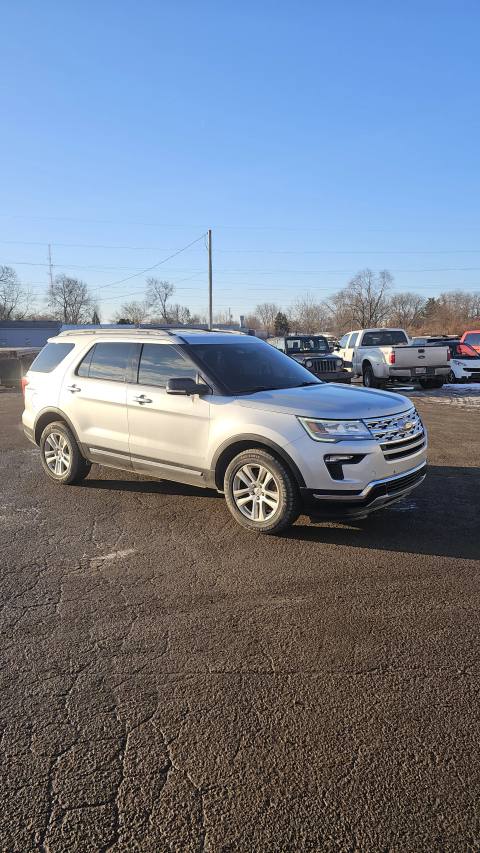 Vehicle photo 2