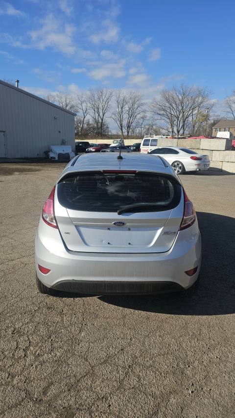 Vehicle photo 8